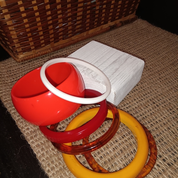 Lot of Vintage Bakelite Bangle Bracelets - Picture 3 of 3